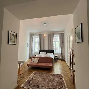  Apartment Centrally-located Authentic Österreich